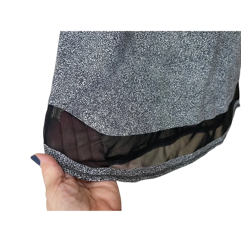 LULULEMON Smooth‎ Stride Tank Sea Spray Alpine White Dark Chrome 4-Neutral Core